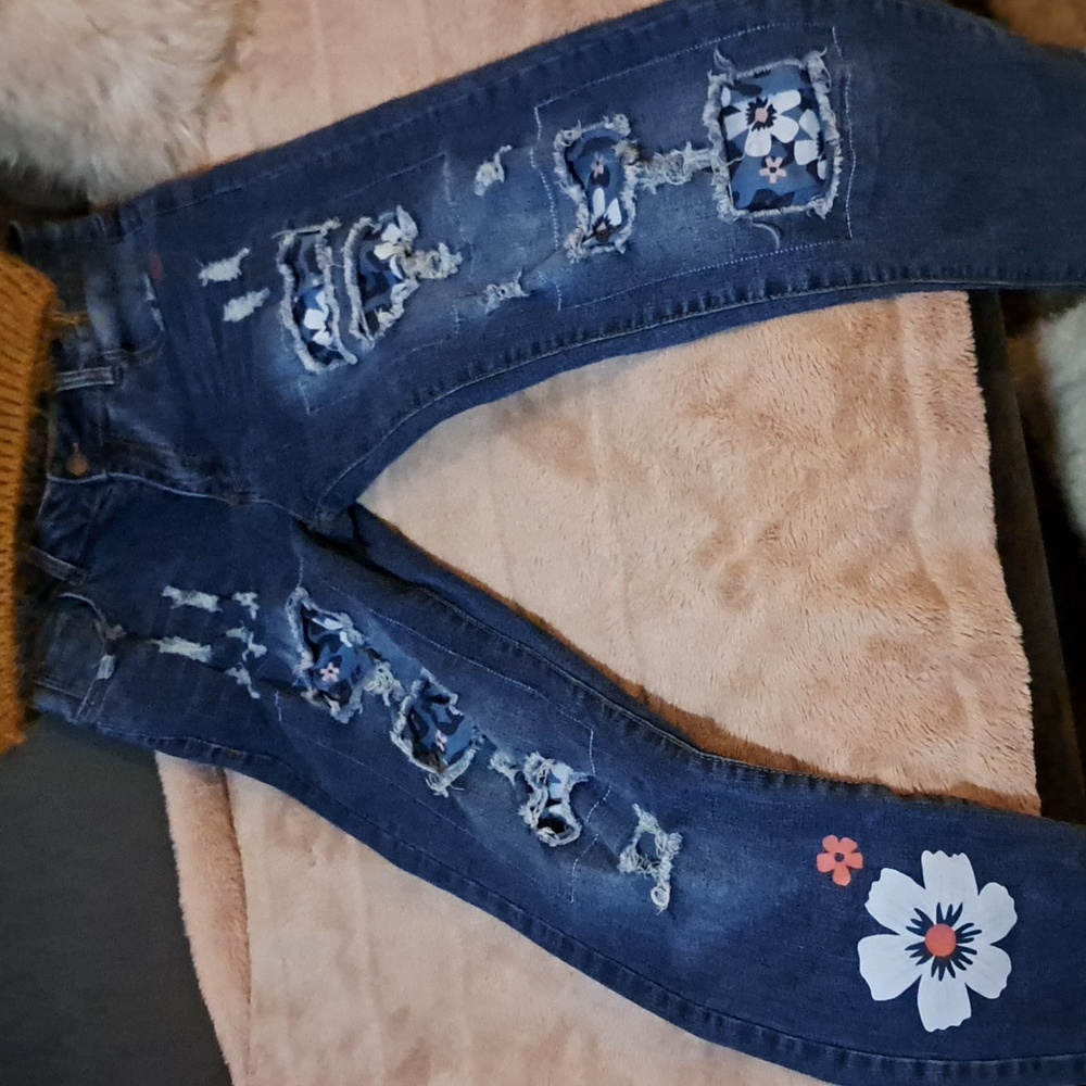 Ripped Jeans With Floral Accents Super Cool 😎 Fits M